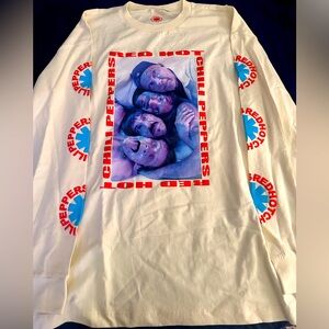 NEW SIZE MED. RED HOT CHILI PEPPERS 2022 UNLIMITED LOVE WORLD TOUR CONCERT SHIRT